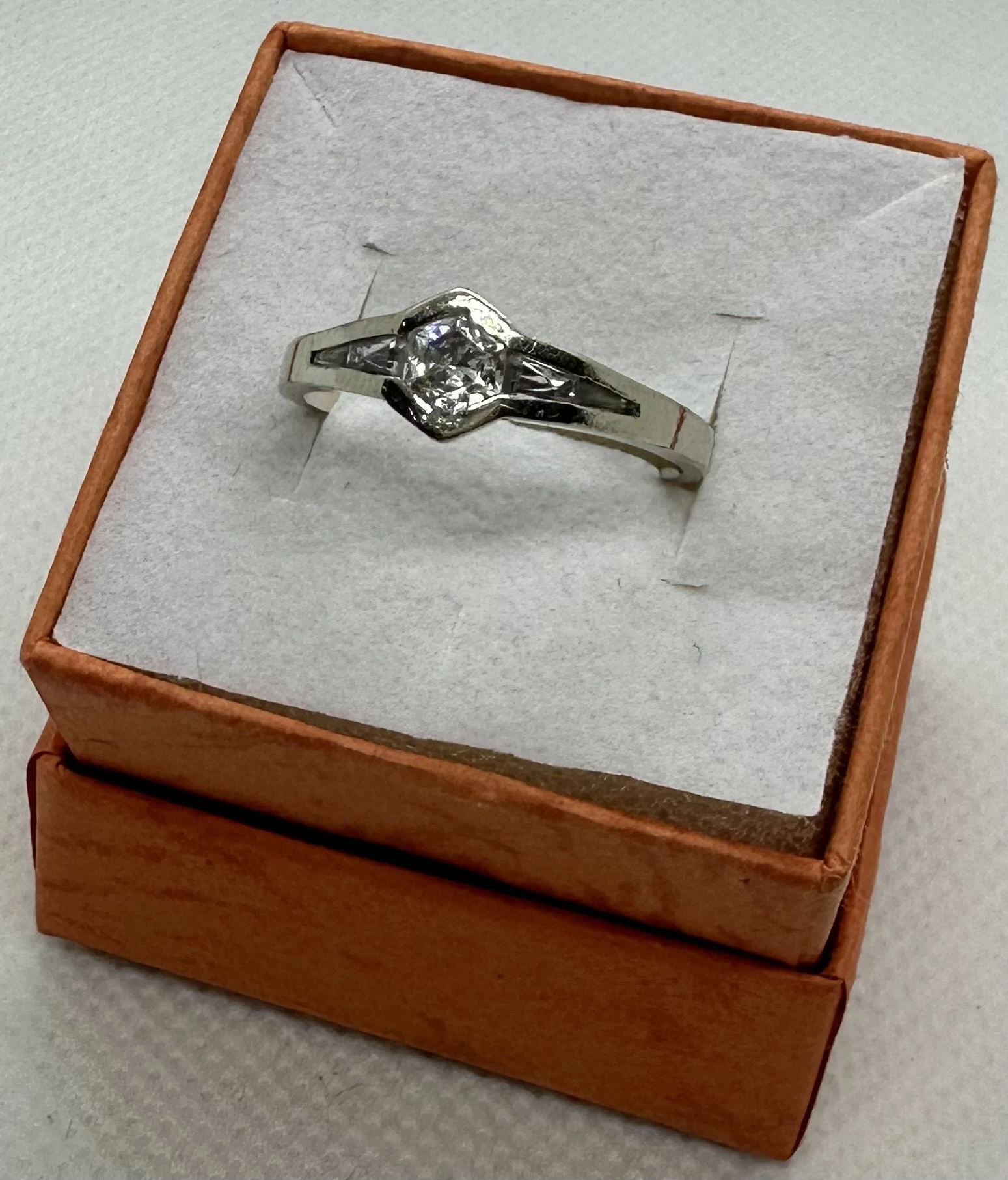 pierscionek-biale-zloto-waga-278g-proba-585-14k-przemyslowa-1-wegrow