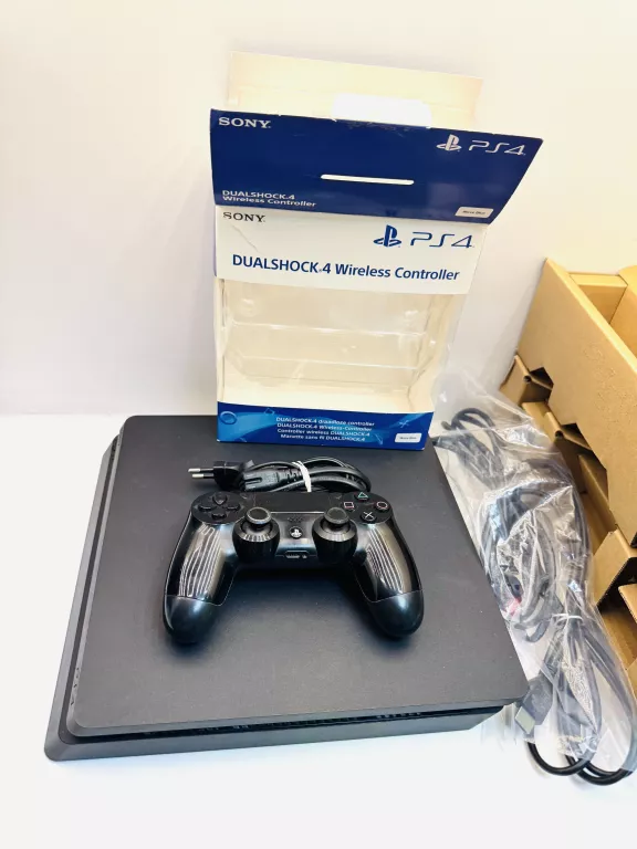 KONSOLA PS4 SLIM 500 GB + PAD