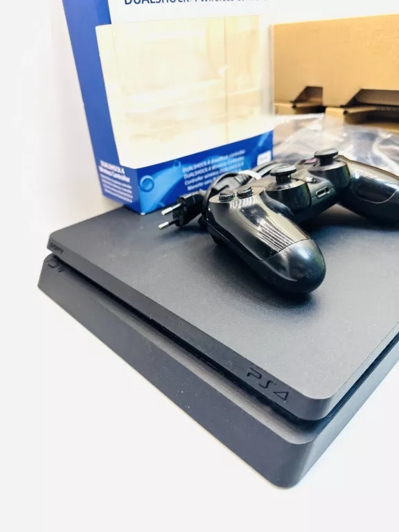 KONSOLA PS4 SLIM 500 GB + PAD