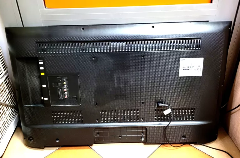 TELEWIZOR SAMSUNG UE40J5100AWXXH, PILOT UCHWYT