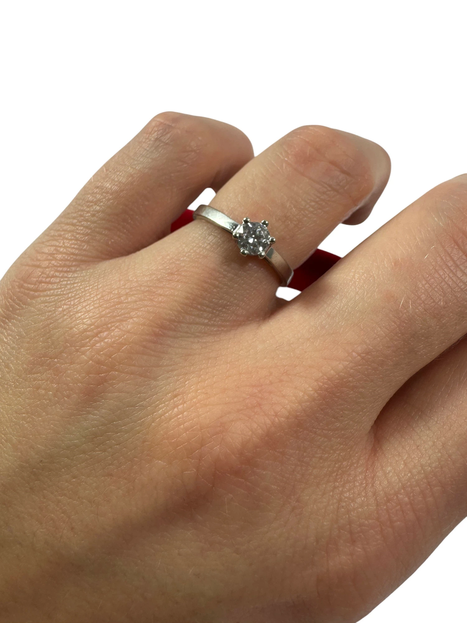 piekny-zloty-pierscionek-zareczynowy-21g-biale-zloto-r-14-kolor-dominujacy-205826-225106