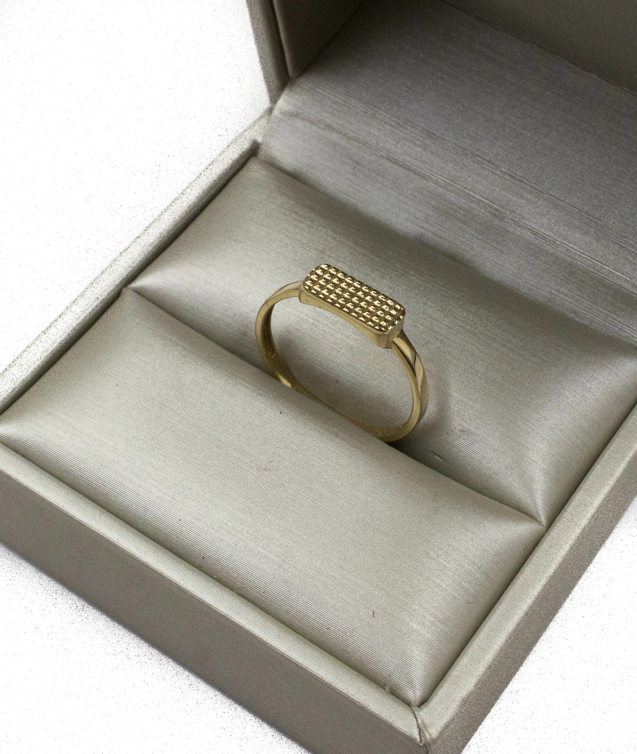 delikatny-zloty-pierscionek-sygnet-damski-14k-w133-r16-p52-rodzaj-2205-2