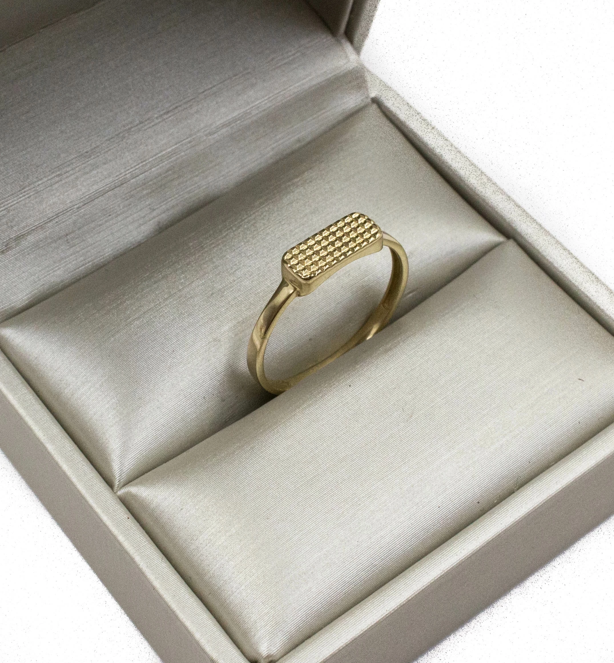 delikatny-zloty-pierscionek-sygnet-damski-14k-w133-r16-p52-pilsudskiego-57-marki