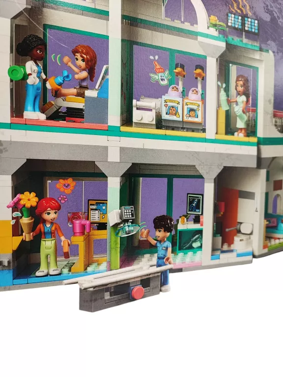 KLOCKI LEGO FRIENDS 42621 SZPITAL