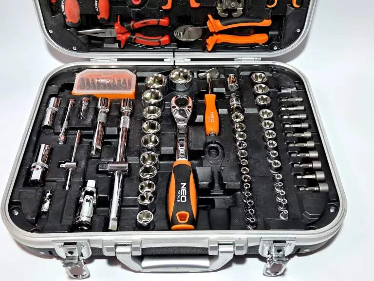 WALIZKA Z NARZĘDZIAMI ELEKTRYKA NEO TOOLS 01-310-1 - NIEKOMPLETNY