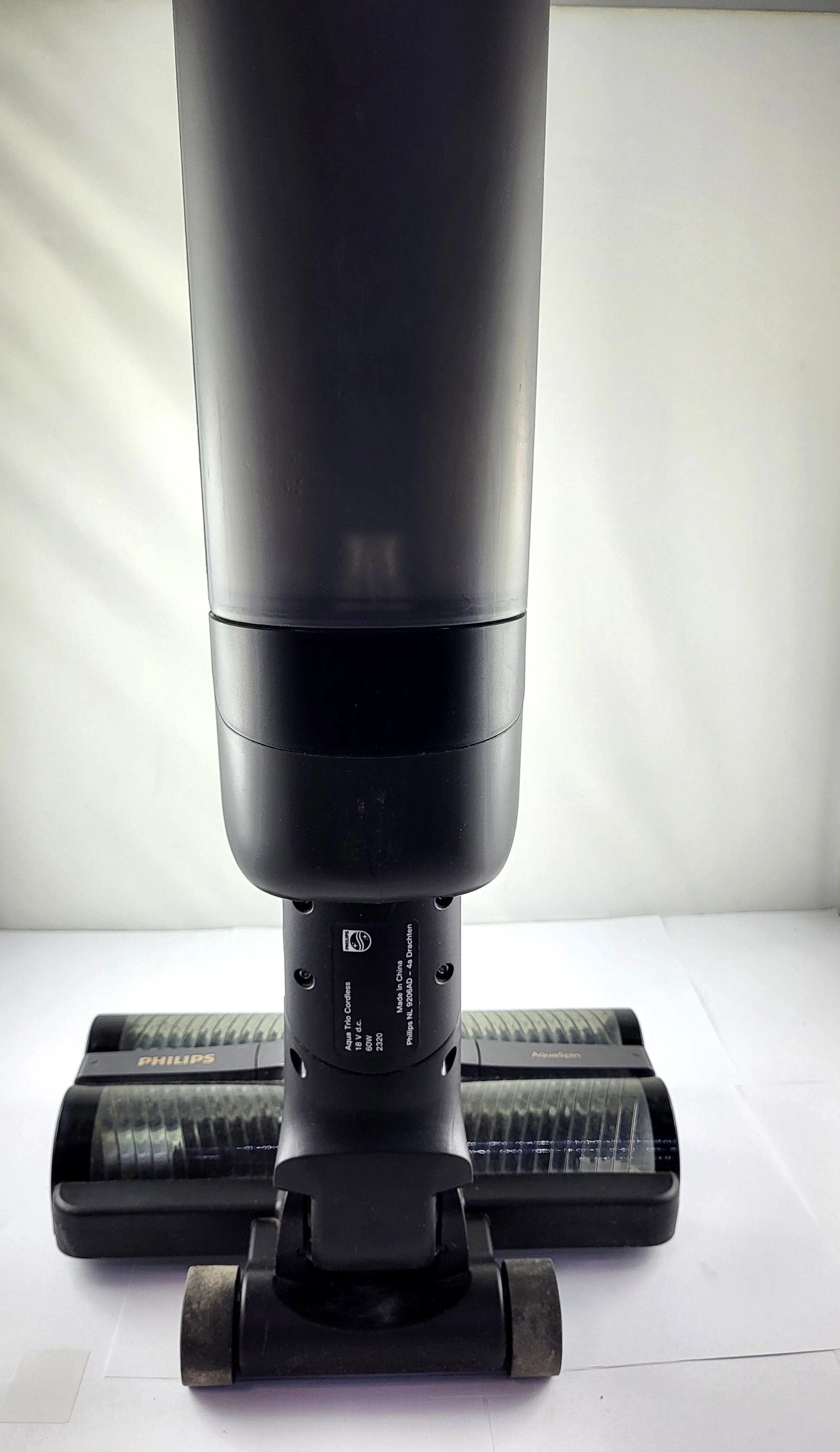 odkurzacz-pionowy-philips-aqua-trio-7000-xw7110-opis-kolor-dominujacy-129357-5