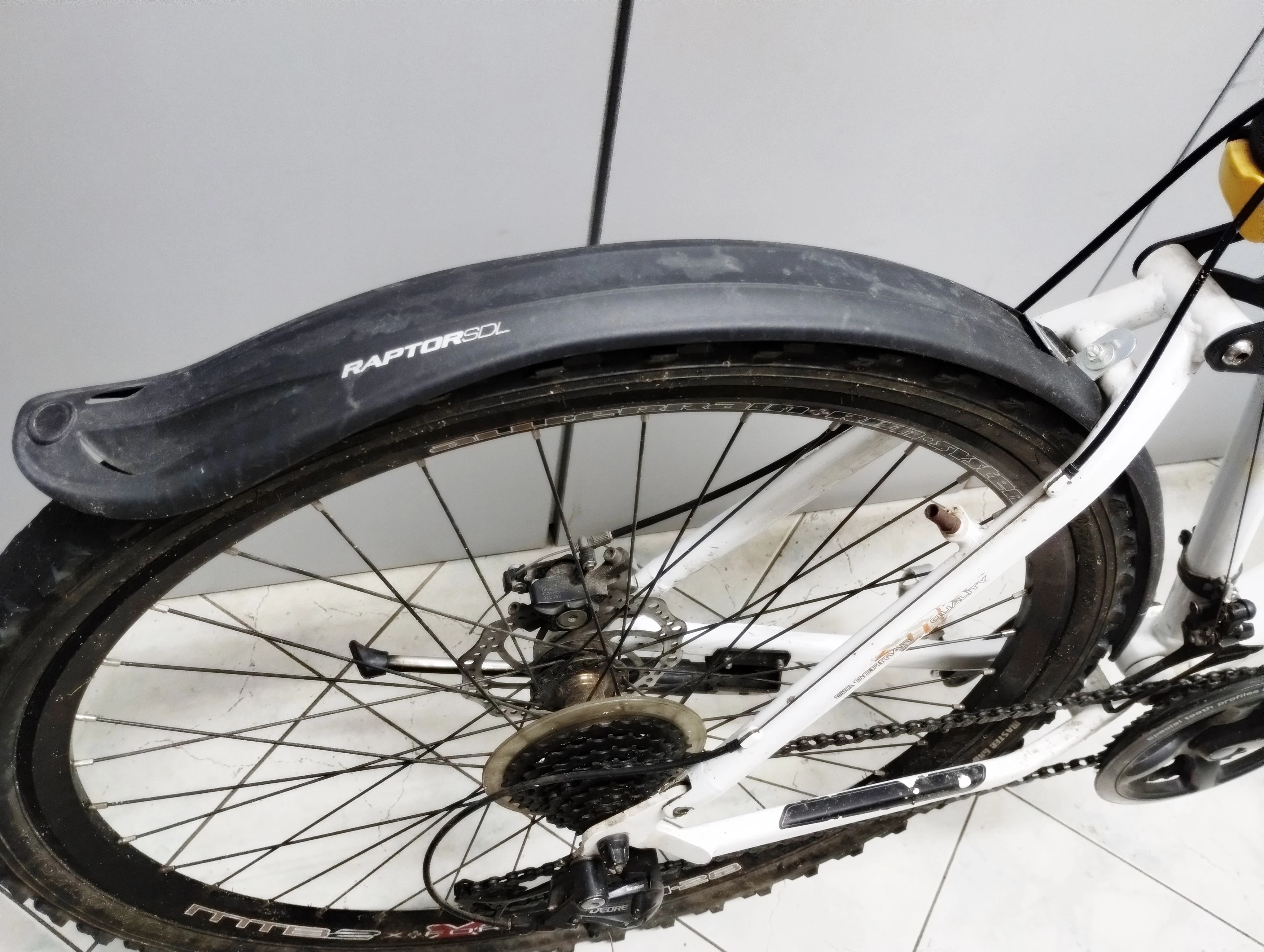 rower-mc-kenzie-hill-700-rama-21-kola-28-amortyzacja-129291-1