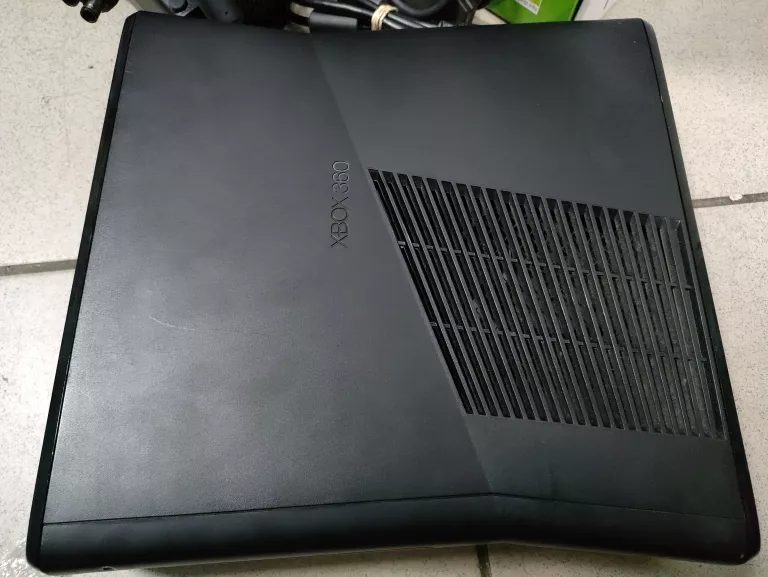 KONSOLA XBOX360 4GB KINECT