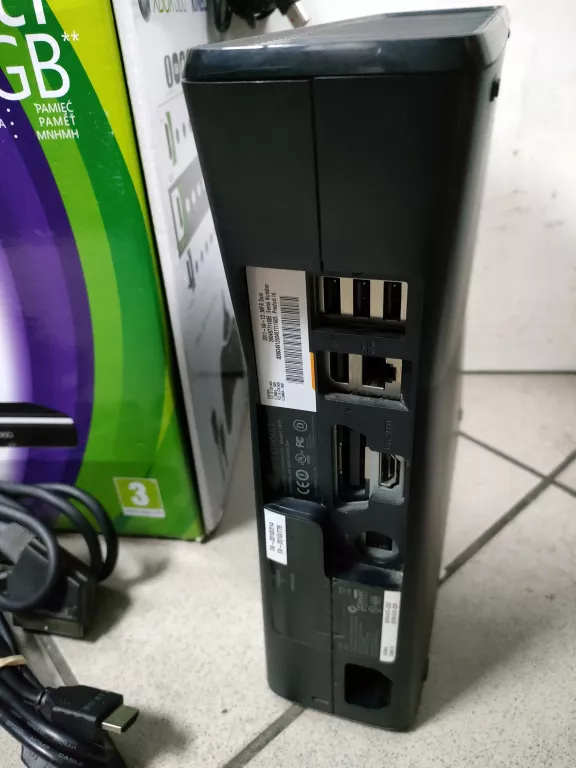 KONSOLA XBOX360 4GB KINECT