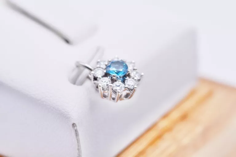 PRZEPIĘKNA ZAWIESZKA TOPAZ SWISS BLUE BRYLANTY 0,40 CT BIAŁE ZŁOTO 750