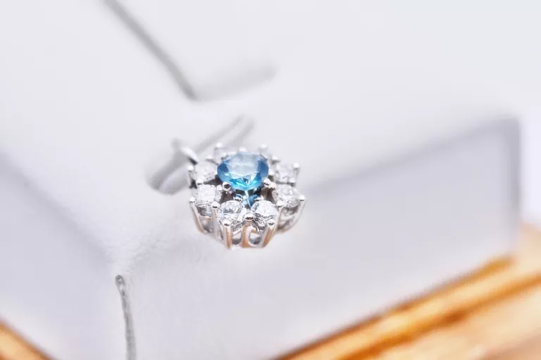 PRZEPIĘKNA ZAWIESZKA TOPAZ SWISS BLUE BRYLANTY 0,40 CT BIAŁE ZŁOTO 750