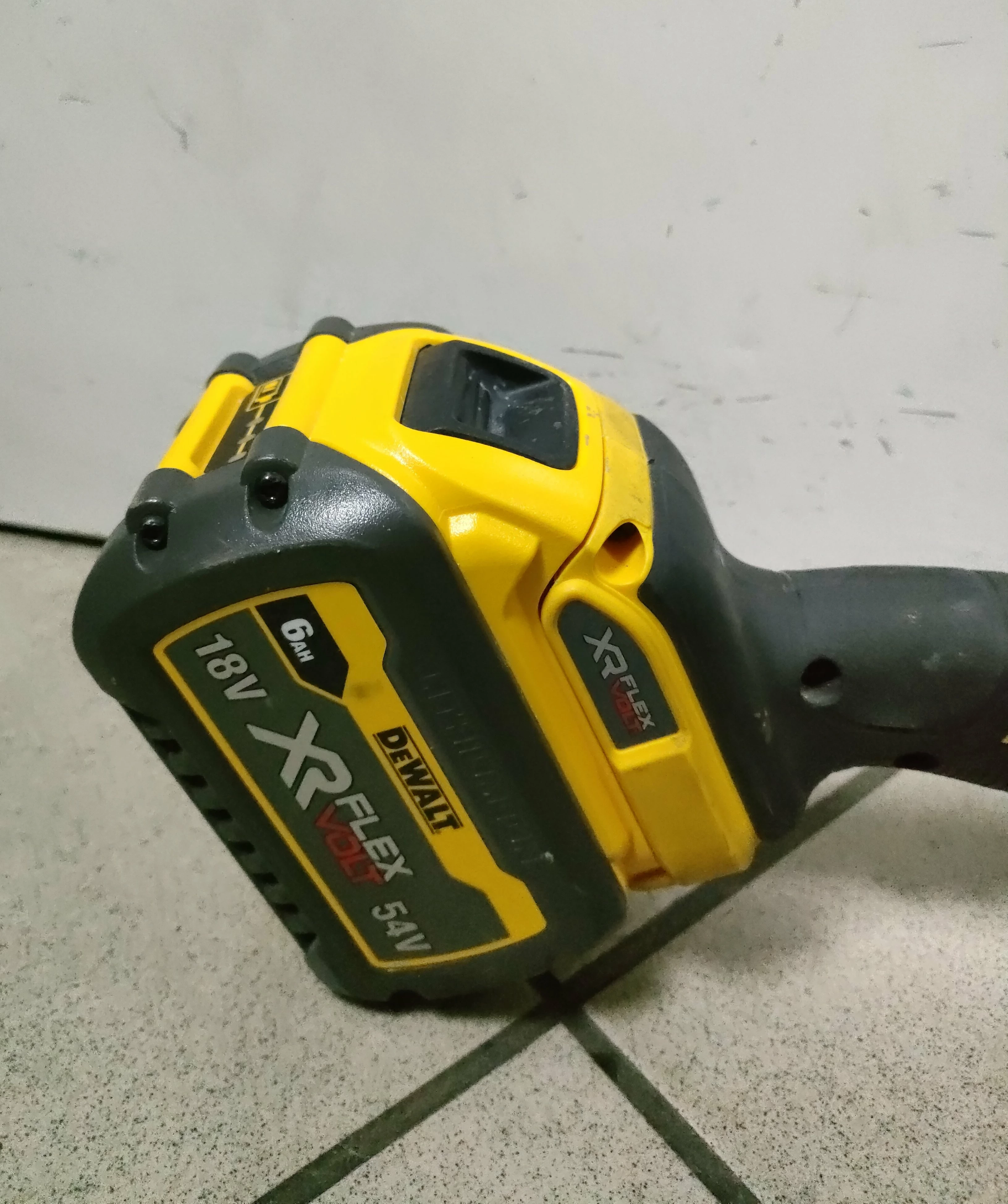 szlifierka-katowa-dewalt-dcg418-bat-6ah-flex-super-stan-rodzaj-zasilania-128529-1