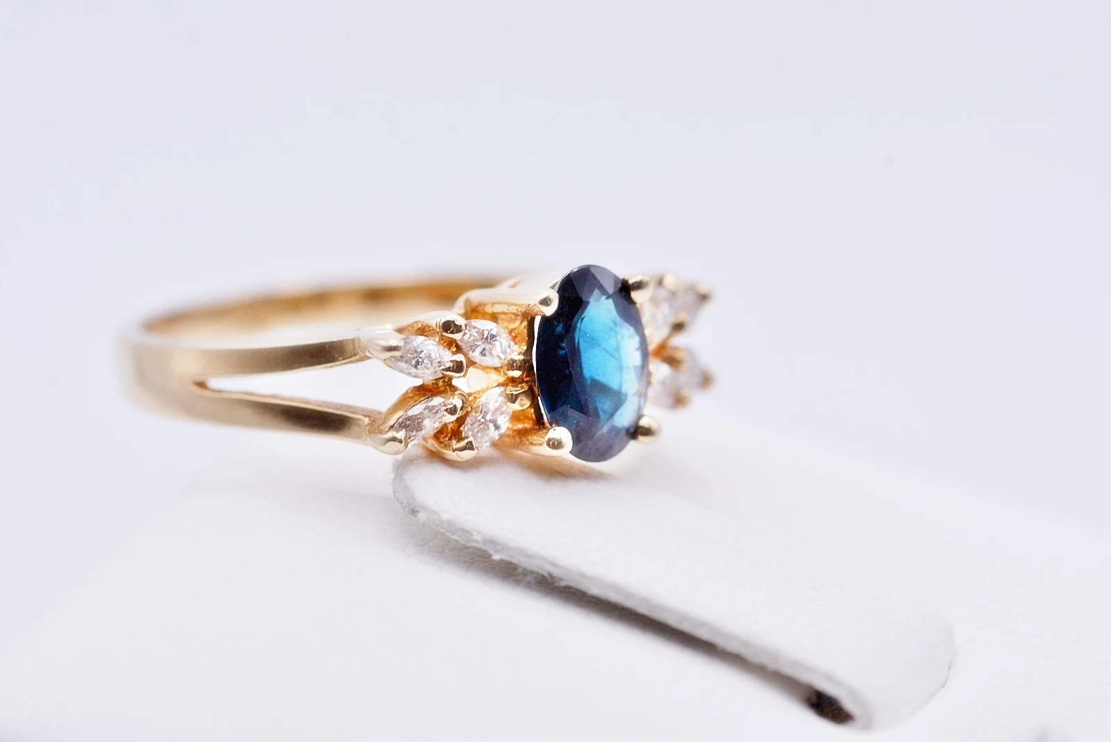 cudny-pierscionek-z-duzym-szafirem-i-brylantami-045-ct-zloto-pr-585-14k-rozmiarsrednica-wew-mm-372-13