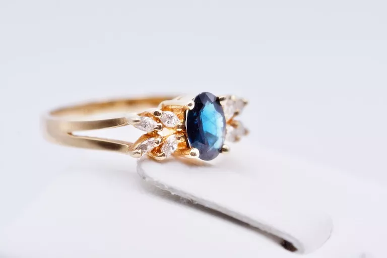 cudny-pierscionek-z-duzym-szafirem-i-brylantami-045-ct-zloto-pr-585-14k-rozmiarsrednica-wew-mm-372-13