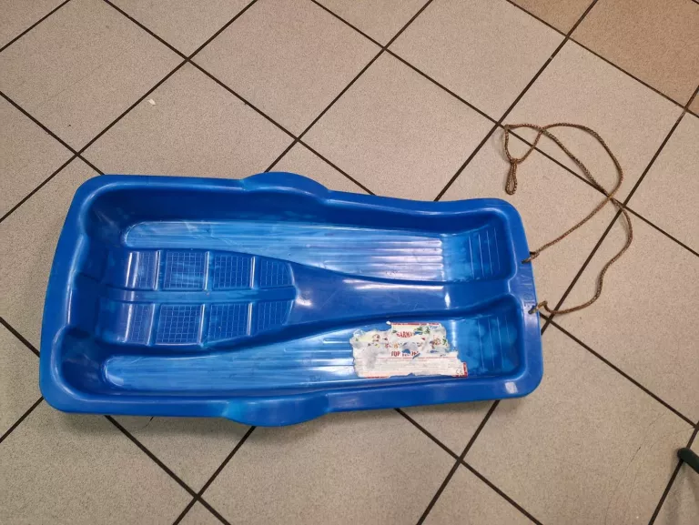 ŚLIZG PLASTIKOWY NIEBIESKI ŚLIZGACZ SANKI KAROL