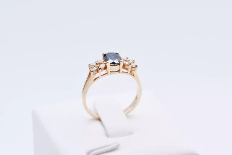 cudny-pierscionek-z-duzym-szafirem-i-brylantami-045-ct-zloto-pr-585-14k-stan-11323-2