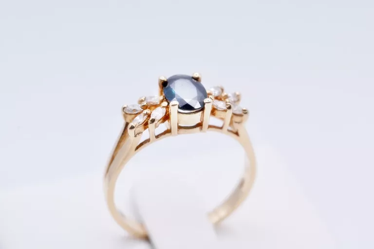 cudny-pierscionek-z-duzym-szafirem-i-brylantami-045-ct-zloto-pr-585-14k-marka-226434-1704211