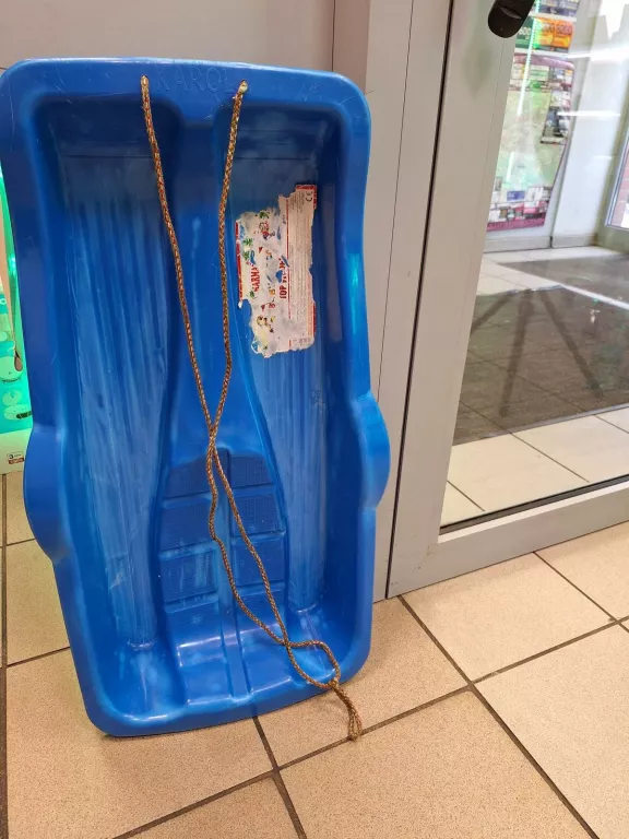 ŚLIZG PLASTIKOWY NIEBIESKI ŚLIZGACZ SANKI KAROL