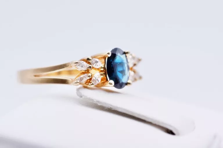 cudny-pierscionek-z-duzym-szafirem-i-brylantami-045-ct-zloto-pr-585-14k-rozmiarsrednica-wew-mm-372-13