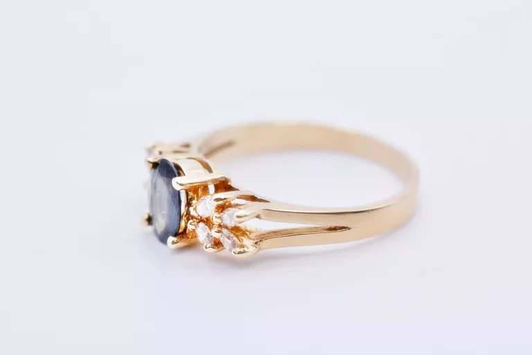 cudny-pierscionek-z-duzym-szafirem-i-brylantami-045-ct-zloto-pr-585-14k-cechy-207358-231606