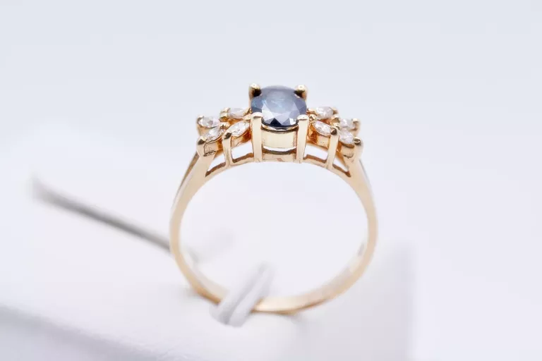 cudny-pierscionek-z-duzym-szafirem-i-brylantami-045-ct-zloto-pr-585-14k-kolor-249512-1647429