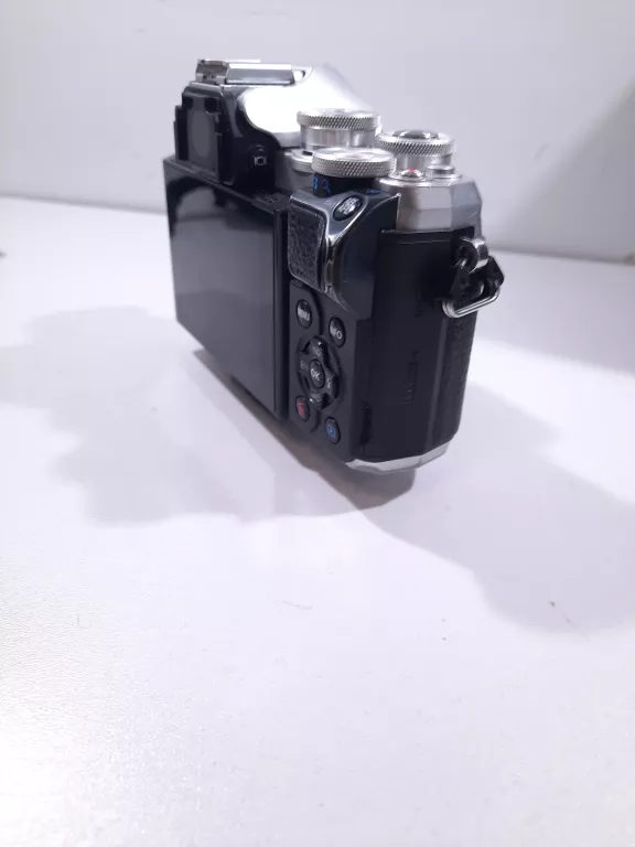 OLYMPUS OM-D E-M10 MARK III + OB. 14-42 II R SREBRNY UŻYWANY