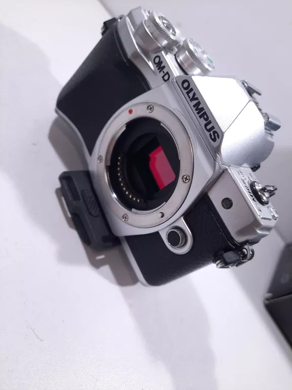 OLYMPUS OM-D E-M10 MARK III + OB. 14-42 II R SREBRNY UŻYWANY
