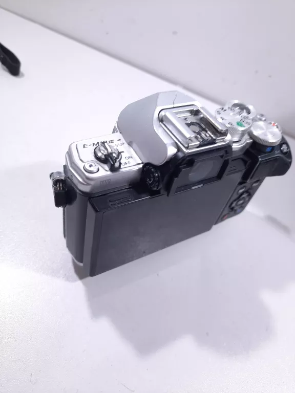OLYMPUS OM-D E-M10 MARK III + OB. 14-42 II R SREBRNY UŻYWANY