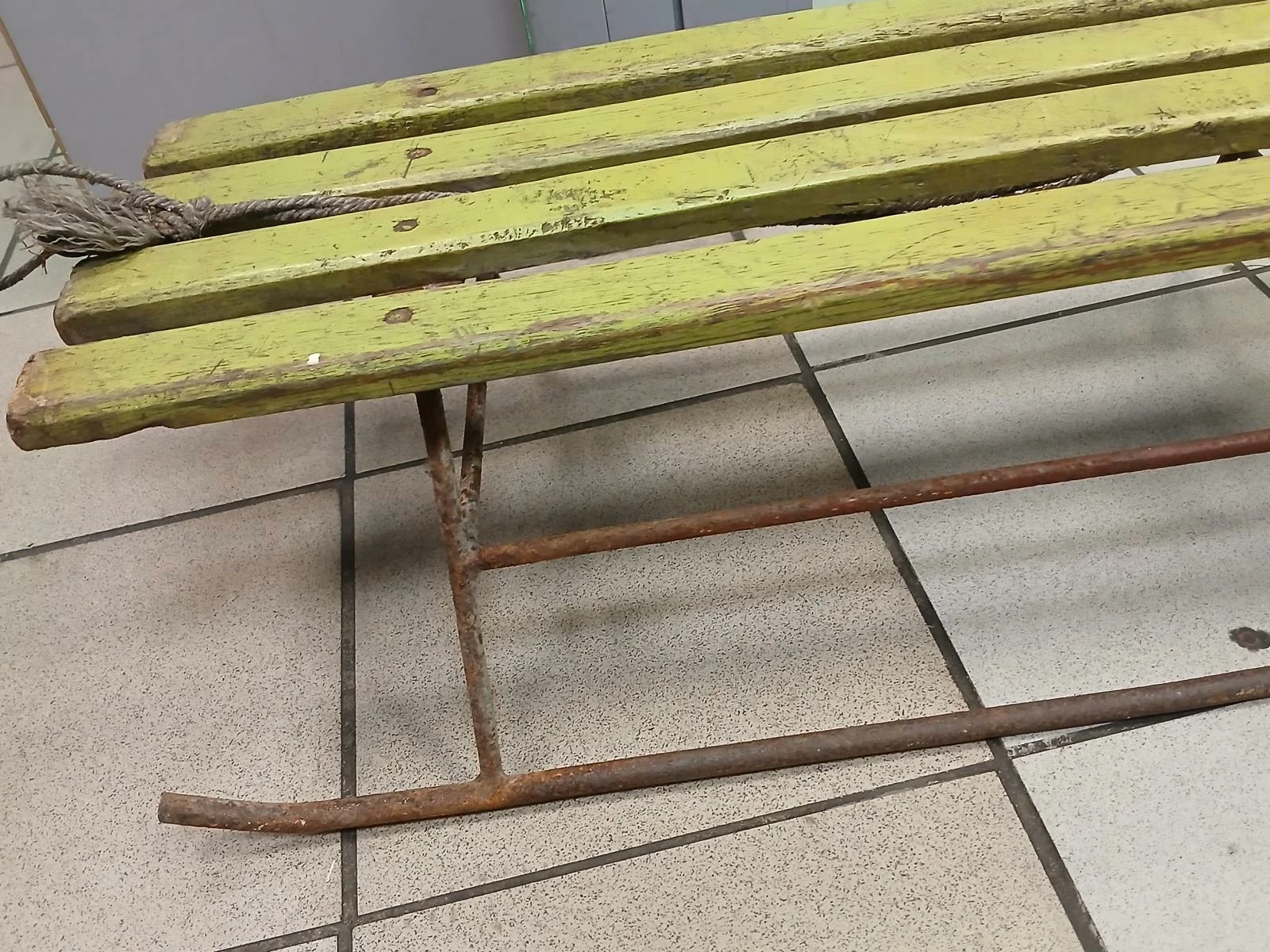 sanki-dwuosobowe-metalowo-drewniane-stan-11323-2