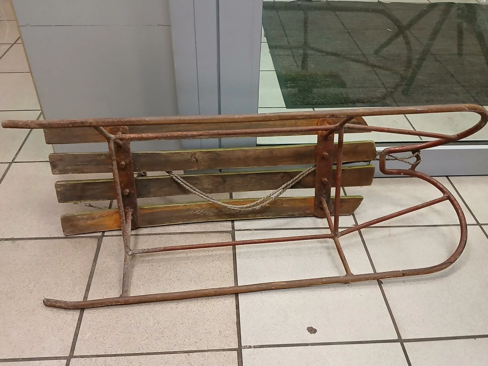 sanki-dwuosobowe-metalowo-drewniane-marka-248811-1958868