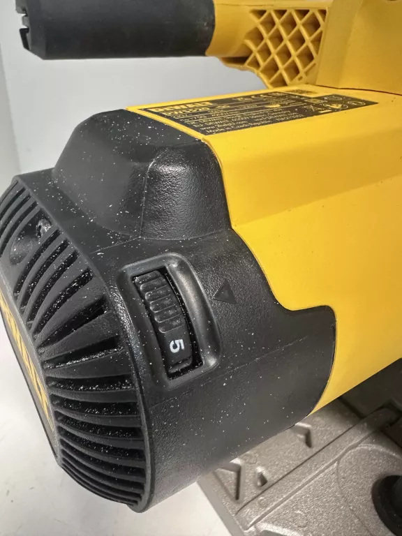 PILARKA TARCZOWA ZAGŁĘBIARKA DEWALT DWS520 1300W 165MM
