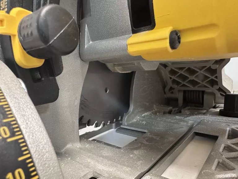 PILARKA TARCZOWA ZAGŁĘBIARKA DEWALT DWS520 1300W 165MM
