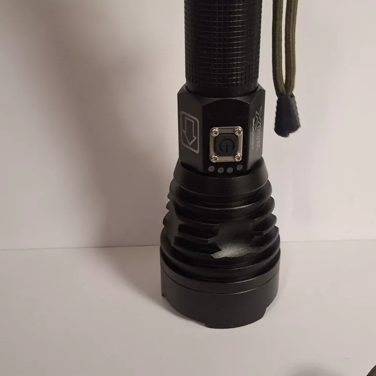 LATARKA AKUMULATOROWA XRG 3000 ZOOM THROWER - 3000 LUMENÓW PUDEŁKO