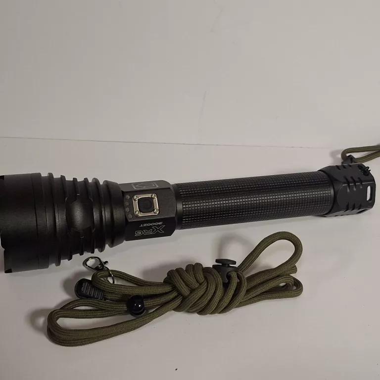 LATARKA AKUMULATOROWA XRG 3000 ZOOM THROWER - 3000 LUMENÓW PUDEŁKO