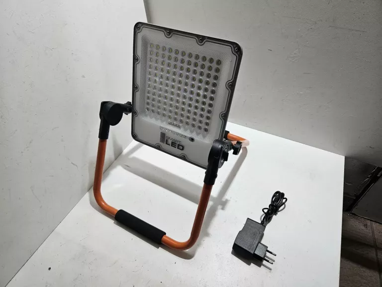 HALOGEN LED NAŚWIETLACZ AKUMULATOROWY BUDOWLANY 100W