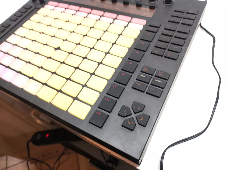 KONTROLER ABLETON PUSH 1 + STOJAK UDG ULTIMATE + METALOWY CASE