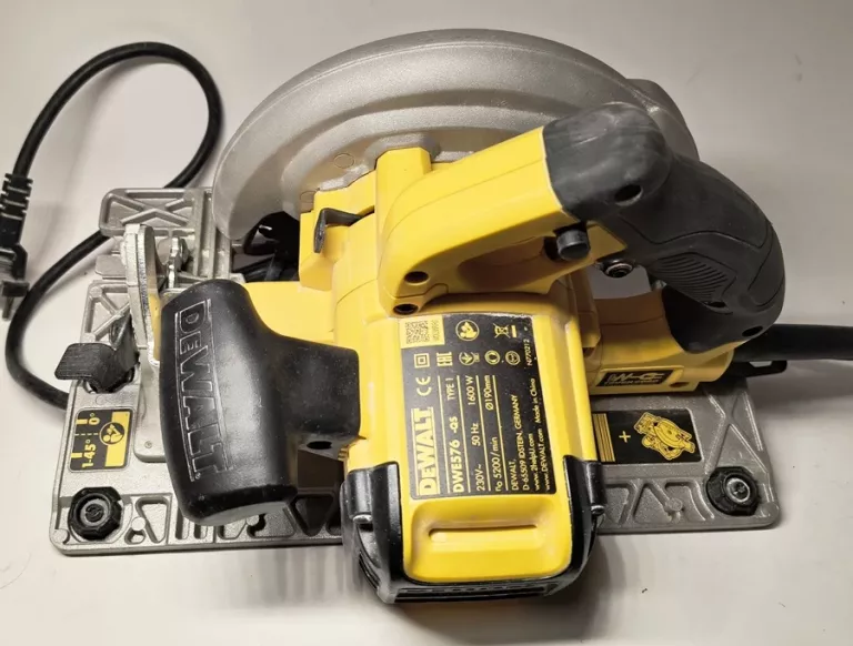 PILARKA TARCZOWA DEWALT DWE576 ZESTAW