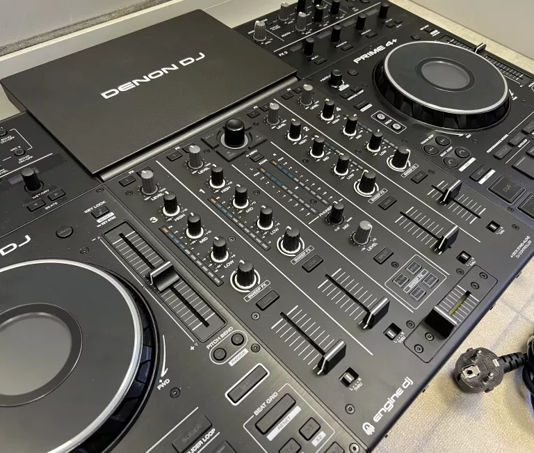KONSOLA DENON DJ PRIME 4+