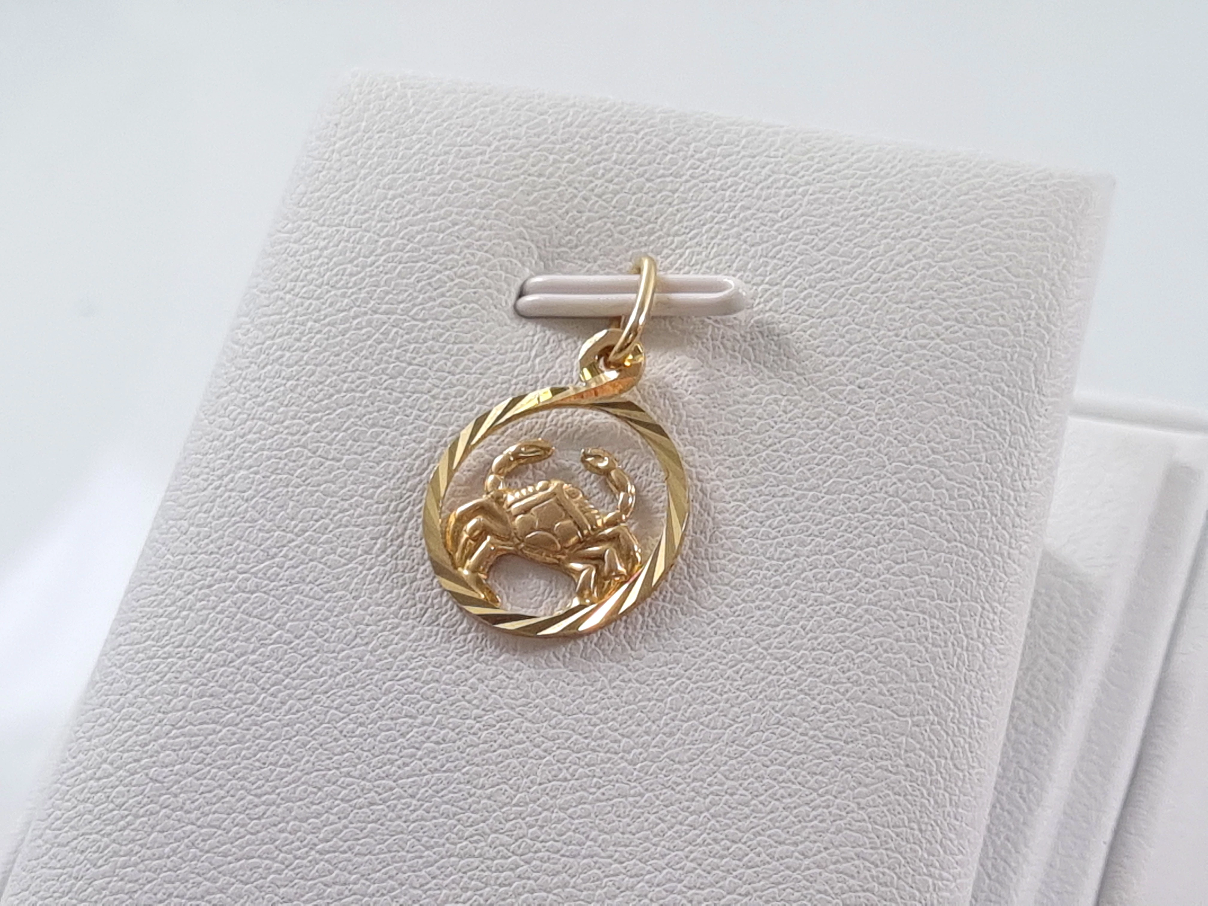 zlota-zawieszka-znak-zodiaku-rak-p585-082g-dabrowskiego-149-poznan-ska-x