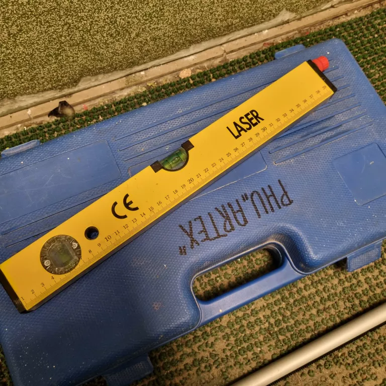 POZIOMICA LASEROWA POWERFIX LASER SPIRIT LEVEL KH 4008 WALIZKA