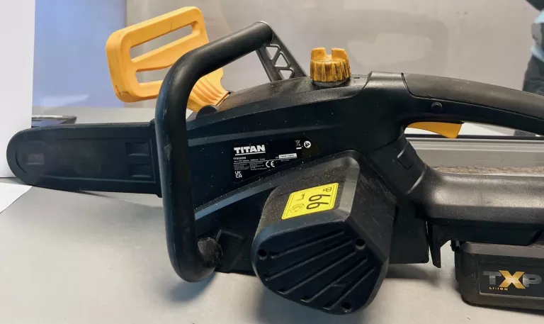 PIŁA ŁAŃCUCHOWA AKUMULATOROWA TITAN TTI932CHN
