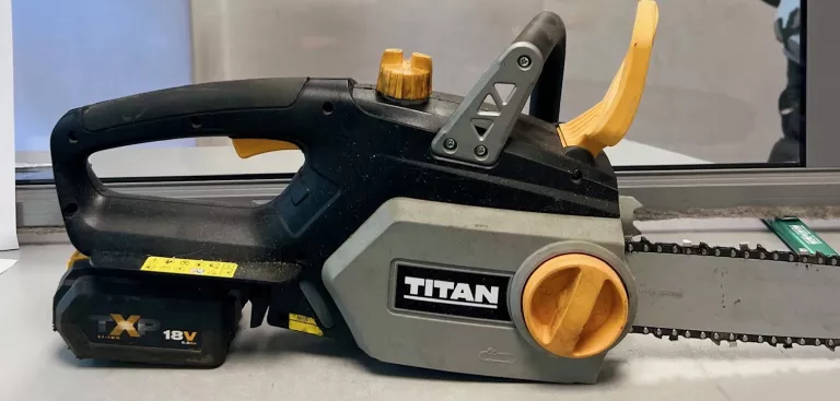 PIŁA ŁAŃCUCHOWA AKUMULATOROWA TITAN TTI932CHN