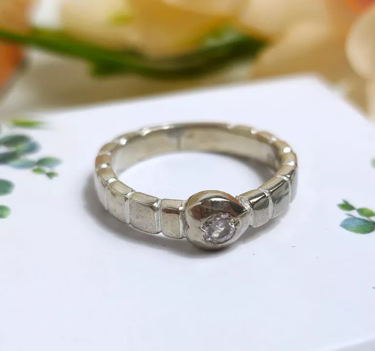 ELEGANCKI PROSTY SREBRNY PIERŚCIONEK ŻŁOBIENIA CYRKONIA P925 3,02G R10