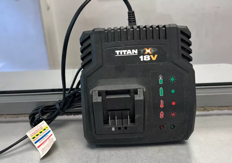 PIŁA ŁAŃCUCHOWA AKUMULATOROWA TITAN TTI932CHN