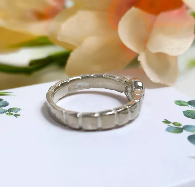 ELEGANCKI PROSTY SREBRNY PIERŚCIONEK ŻŁOBIENIA CYRKONIA P925 3,02G R10