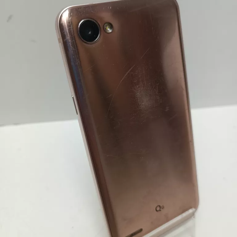 TELEFON LG Q6