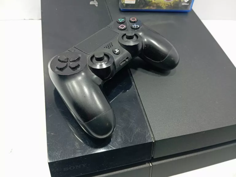 KONSOLA PS4 FAT 500 GB 1 PAD 1 GRA