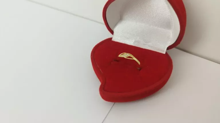 DELIKATNY ZŁOTY PIERŚCIONEK CYRKONIE 585 0,86G