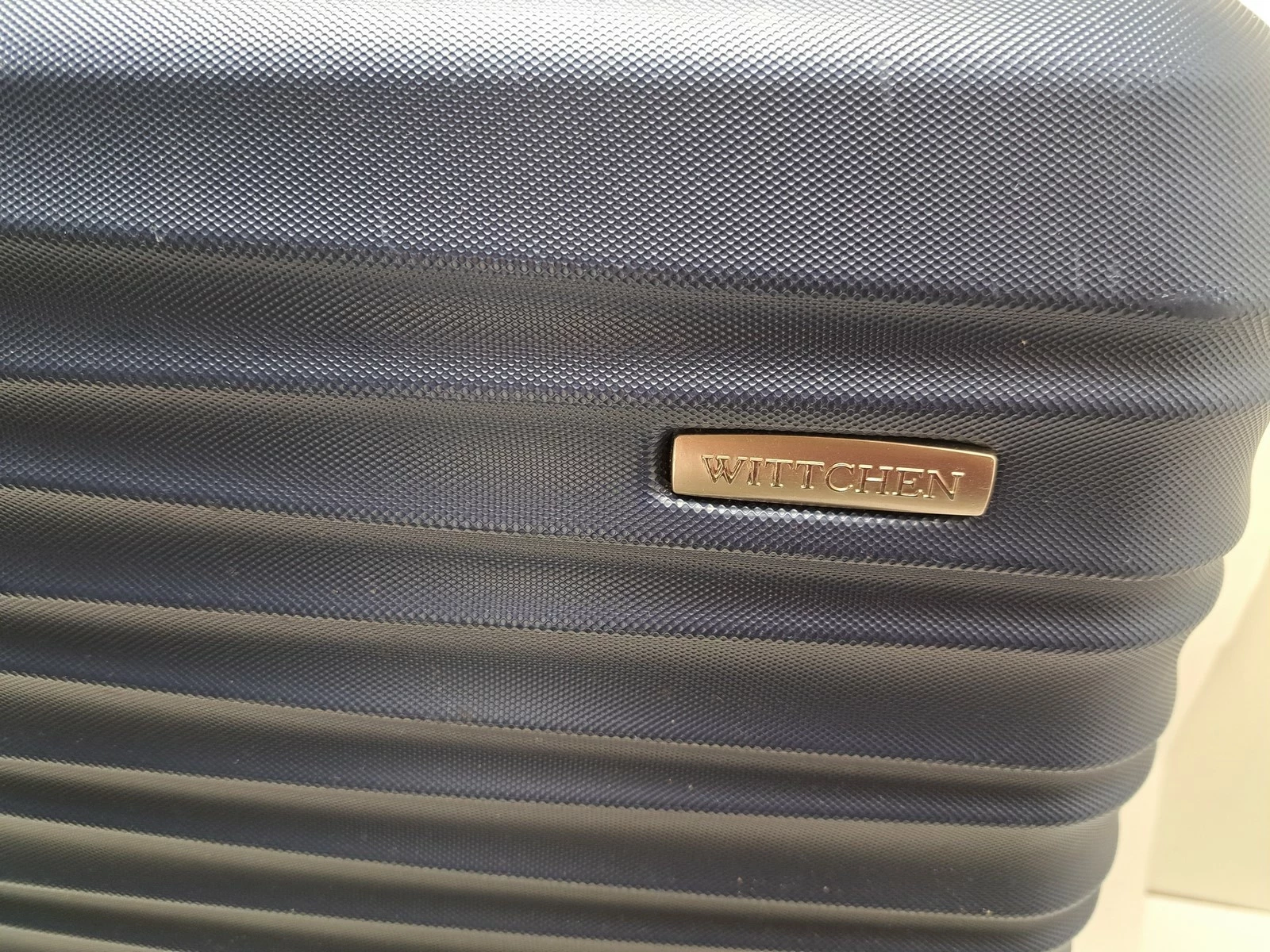 walizka-kabinowa-z-abs-u-z-zebrowaniem-granatowa-ean-gtin-5900062089751