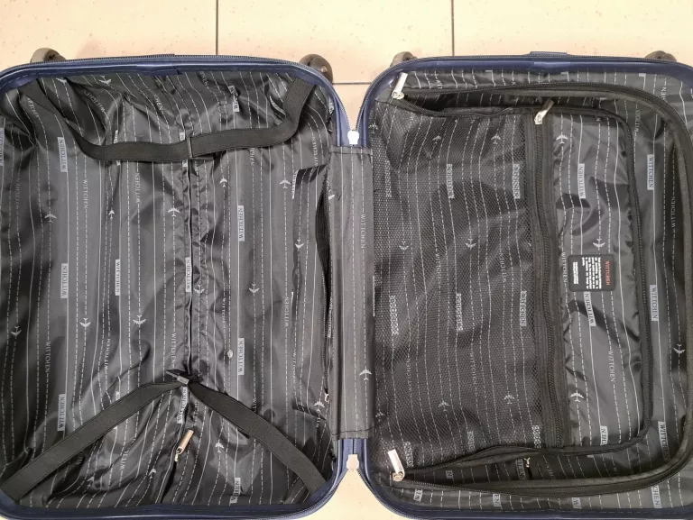 walizka-kabinowa-z-abs-u-z-zebrowaniem-granatowa-material-dominujacy-203925-218413